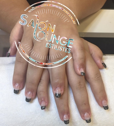 Latino bathroom nail
